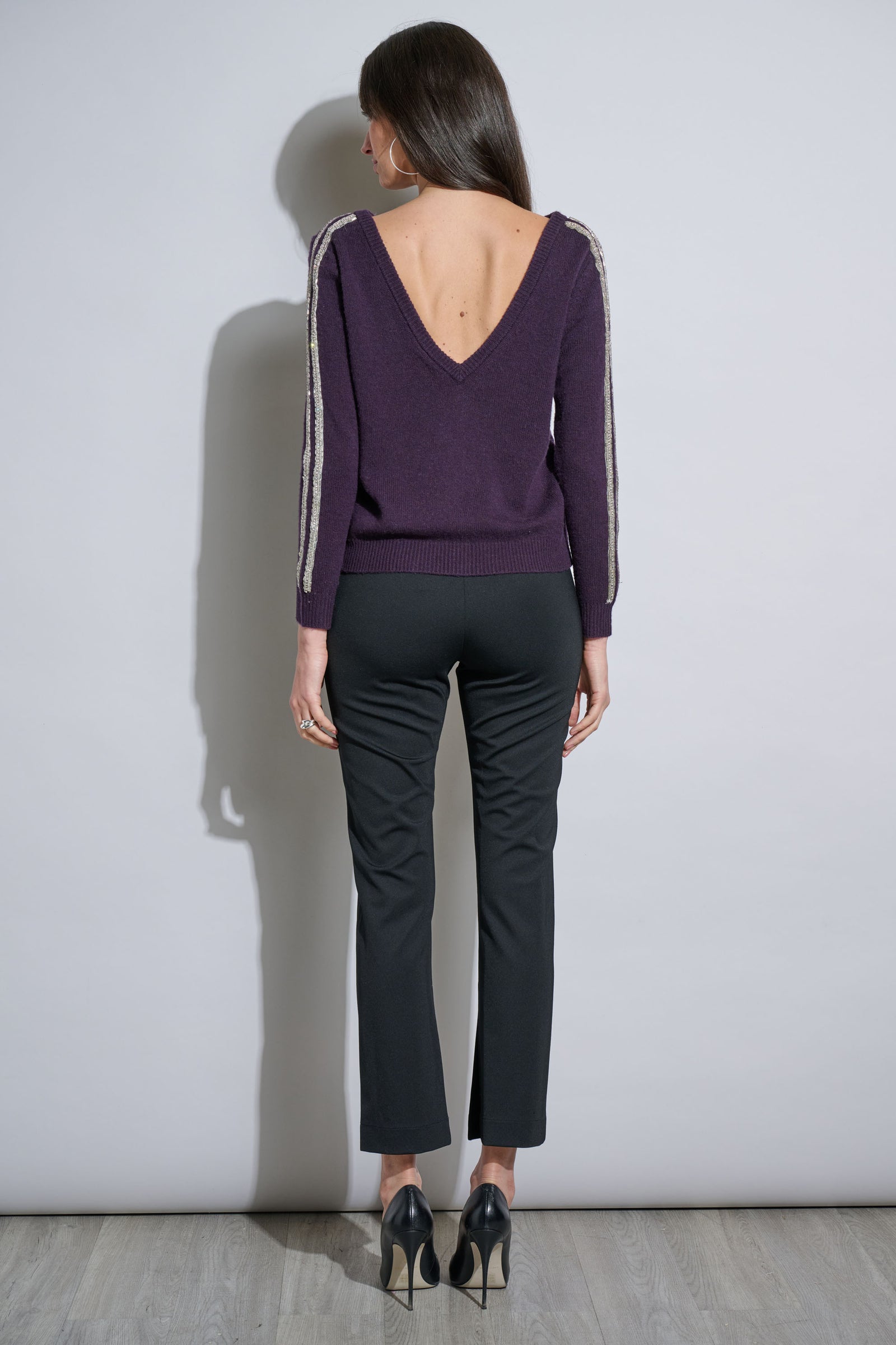 Elie outlet Tahari purple vneck wool sweater